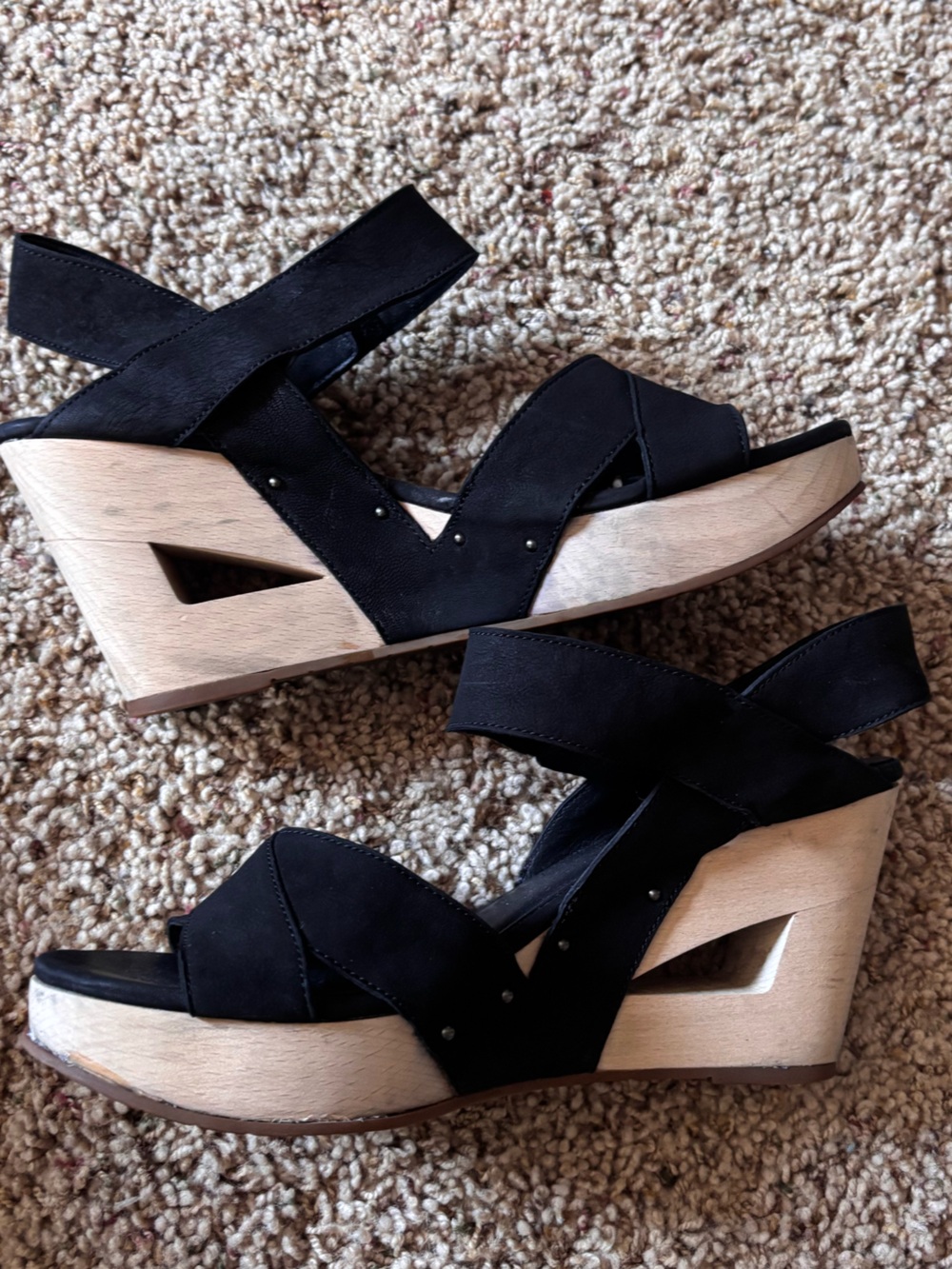 Black Women's Wedge Sandals with Wooden Platform
